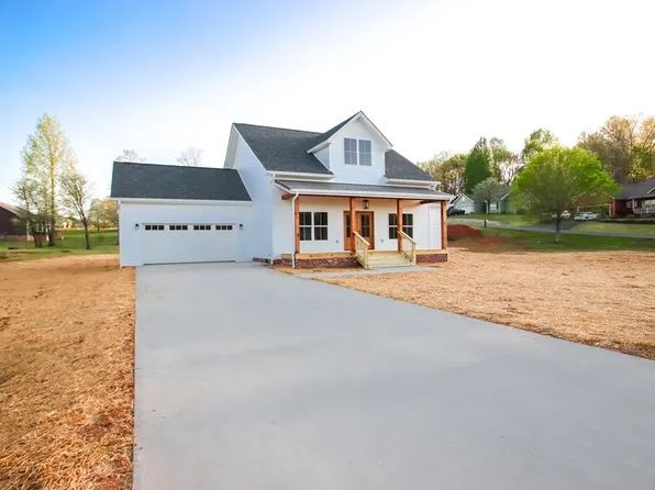 922 Honeysuckle Ln, Sparta, TN 38583