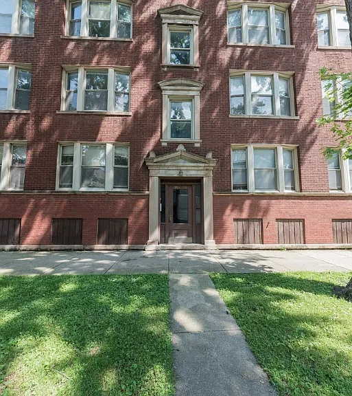 1944 W Winona St #3 — Photo 4