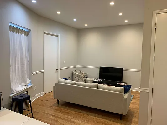 Rented by Mdays Realty | media 34