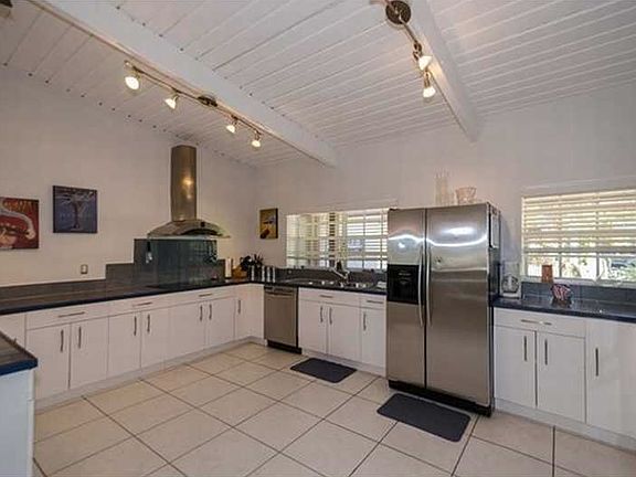 3rd image of 1840 Alamanda Dr