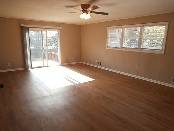 4th image of 2492 Parkway Dr