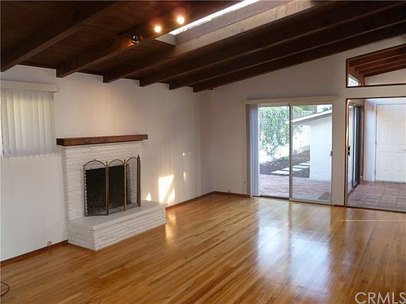 2nd image of 3620 N Poinsettia Ave