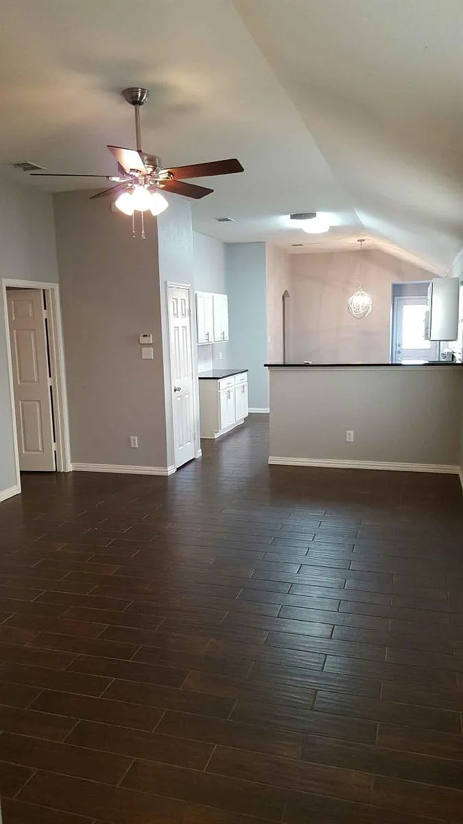 Entry Way - 2816 Lynx Ln