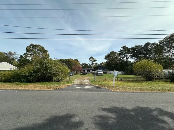 47 Mayflower Ln, Wareham, MA 02571