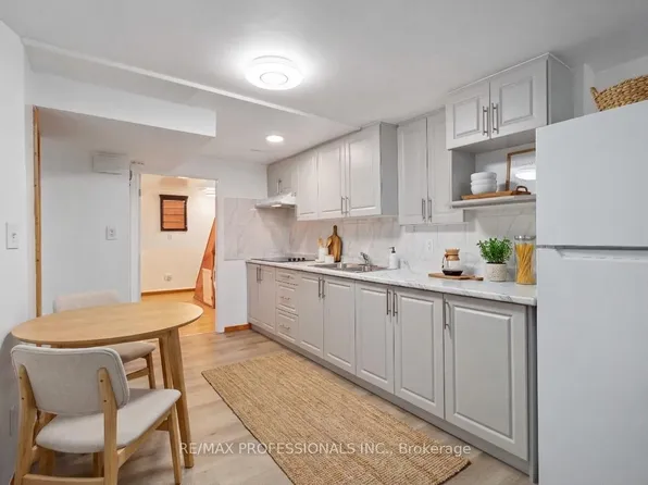 3438 Woodhurst Cres, Mississauga, ON L5L 1N4