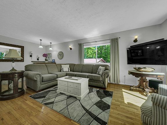 5th image of 5581 Old Orchard Rd