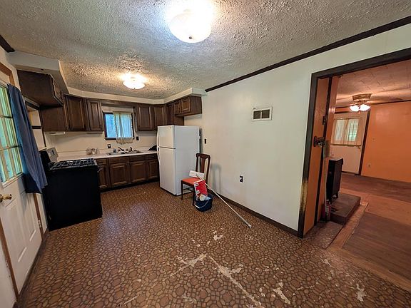 4th image of 207 4th Ave