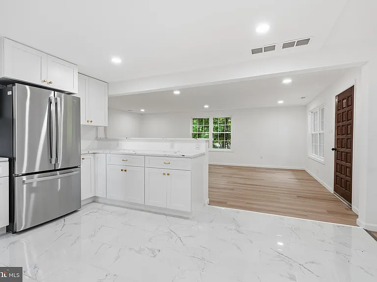 227 W Ferry Rd — Photo 11