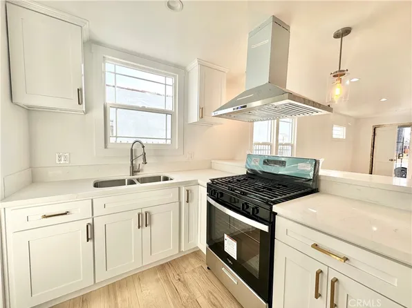 5718 S Manhattan Pl, Los Angeles, CA 90062