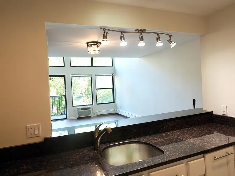 1465 E Putnam Ave #528 — Photo 5
