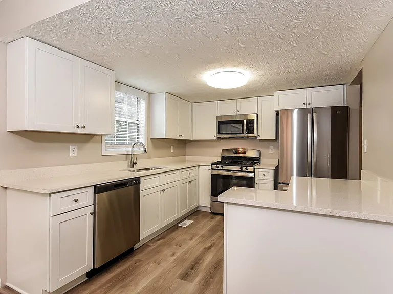 2405 Betsy Ct SW — Photo 11