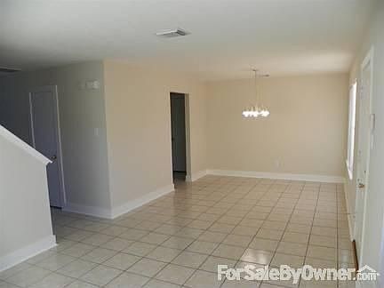 Dining area : Open to living and kitchen. Good for entertaining or family get togethers !
