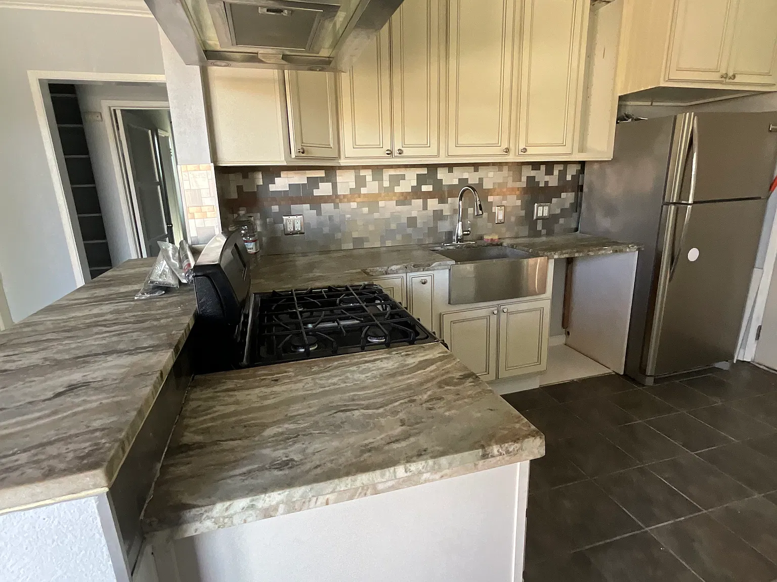 2 bed, 738 sqft, $2,775 — Photo 4