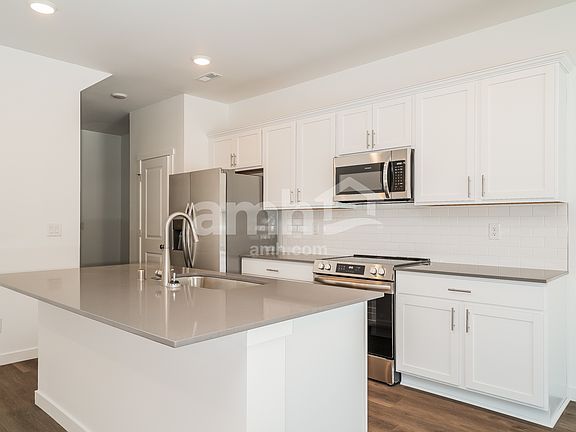 3rd image of 8916 50th Ave SE
