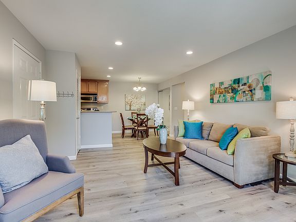 2nd image of 2733 Somerset Park Cir