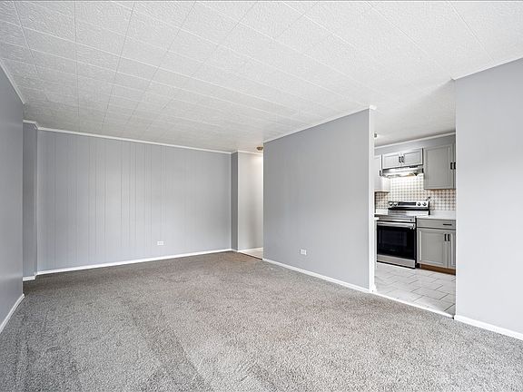 3rd image of 681 Elmhurst Rd APT C