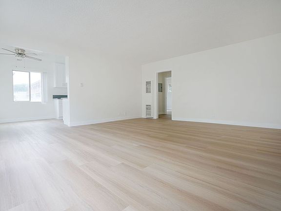 3rd image of 601 W Hyde Park Blvd #501