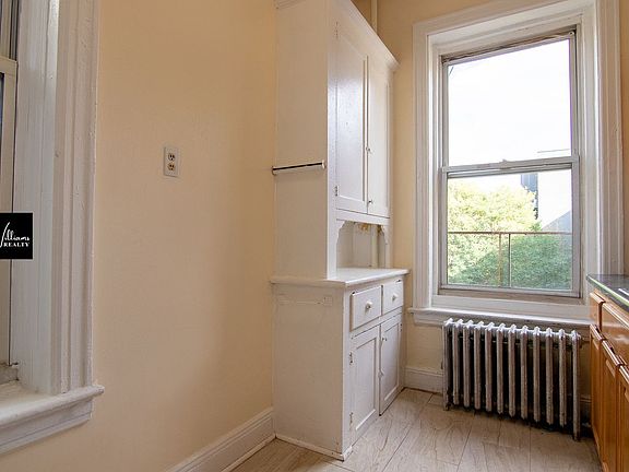 3rd image of 355 Franklin Ave APT 3L