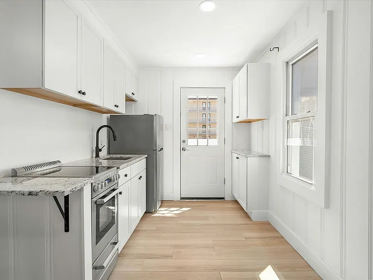 11 43rd St #3 — Photo 9