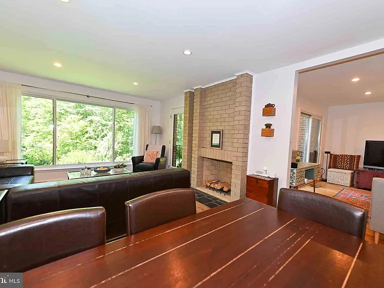 11635 Hunters Green Ct — Photo 6