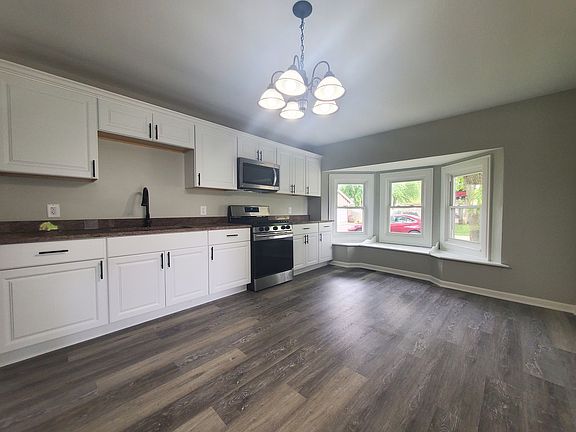 3rd image of 202 S Mitchell St