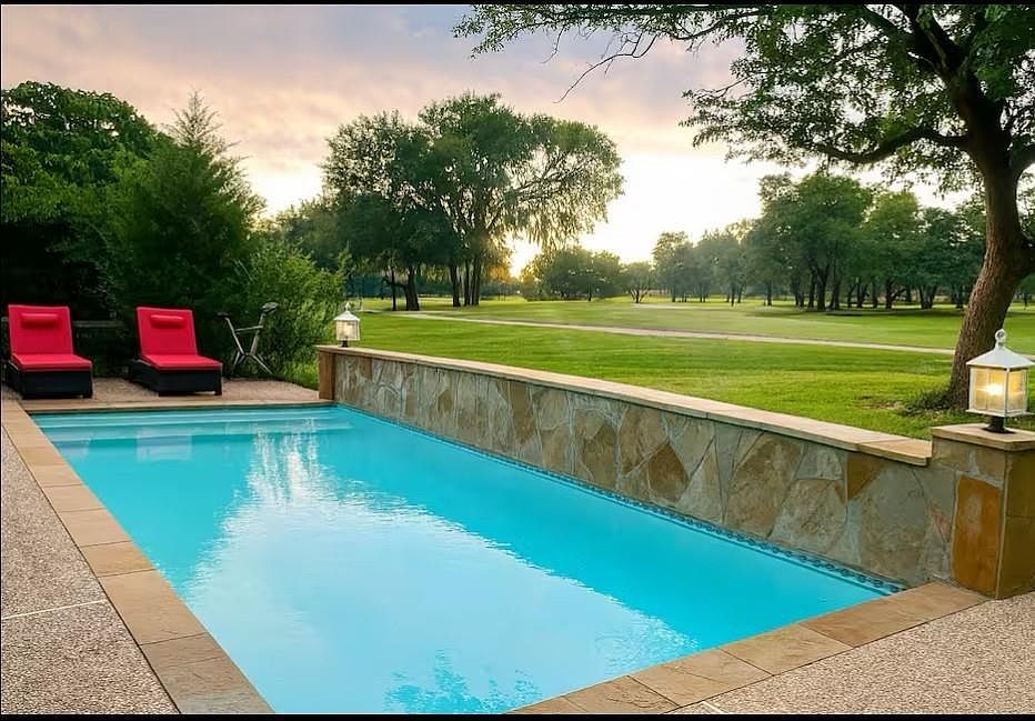 121 April Waters Dr N