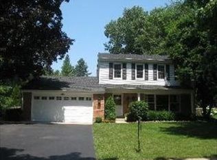 416 W Witchwood Ln, Lake Bluff, IL 60044