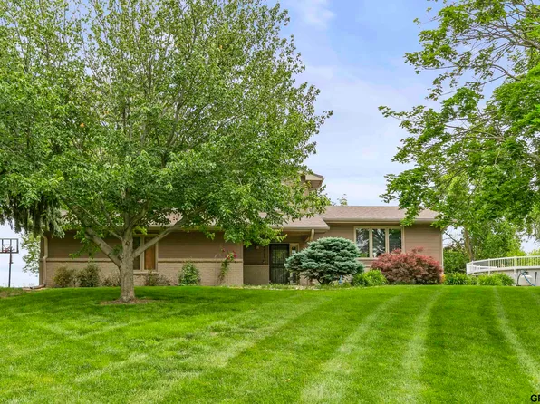 4809 Lockwood Cir, Omaha, NE 68152