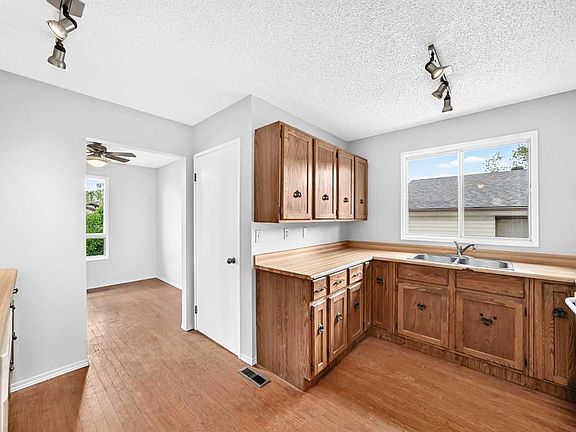 2nd image of 119 W Ranchlands Cres NW