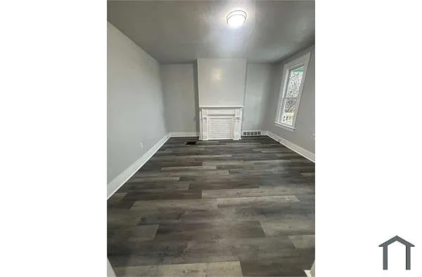1129 Victoria Ave photo 1