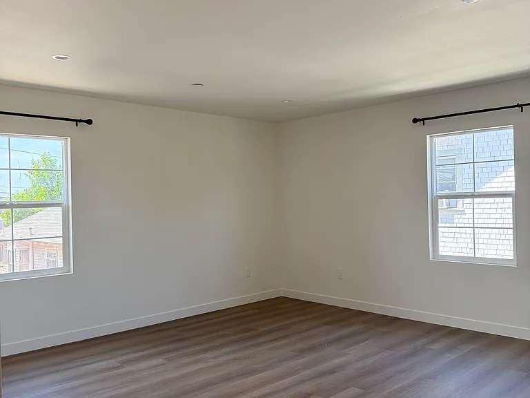 132 W Center St — Photo 12