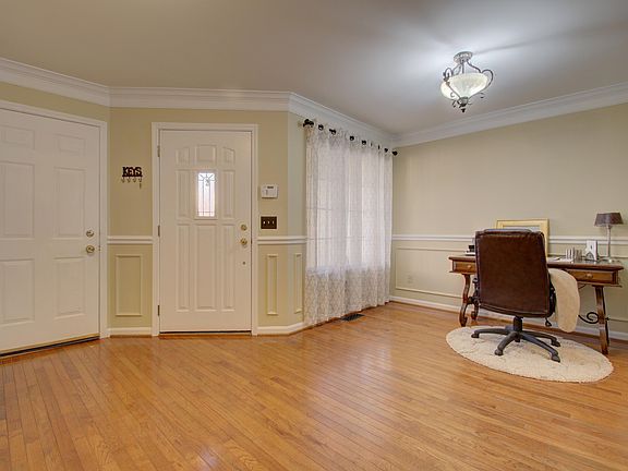 2nd image of 563 Palmer Ct