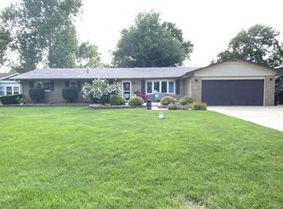818 N Prairie View Dr, Kankakee, IL 60901