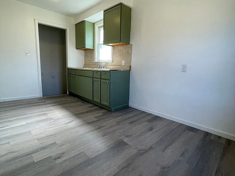 19372 Grandville Ave — Photo 7