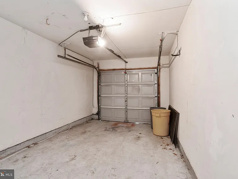 210 Kentshire Ct — Photo 12
