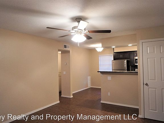 4th image of 700 NW 17th St #5132039