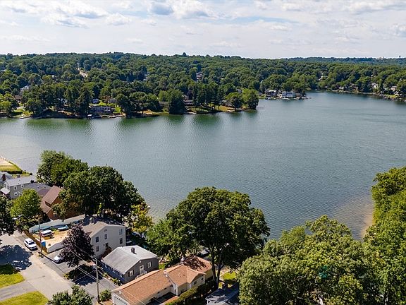 3rd image of 31 Lakeshore Dr