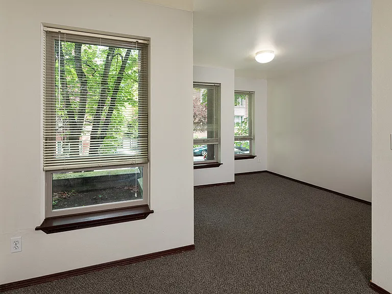 Cascade Court Apartments — Photo 3