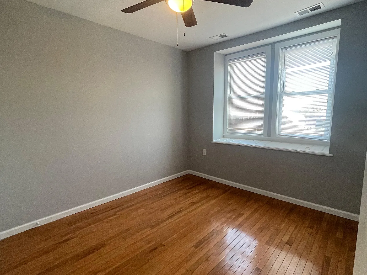 2206 Bryant Ave — Photo 4