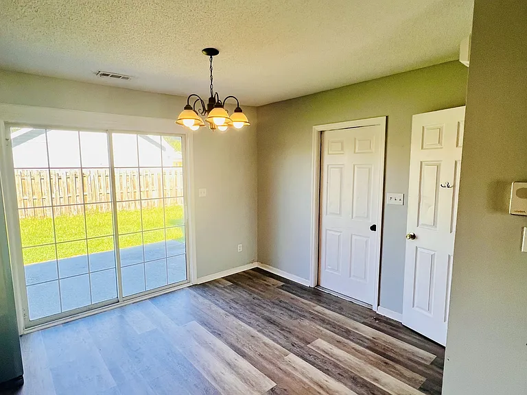 105 Foxtrail Dr — Photo 7
