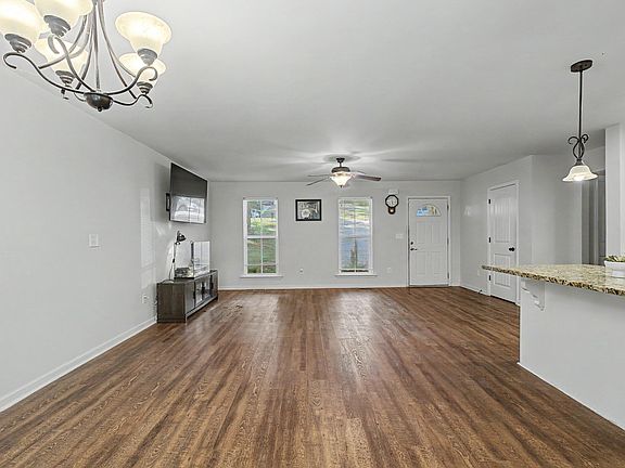 5th image of 607 Ridgefield Dr