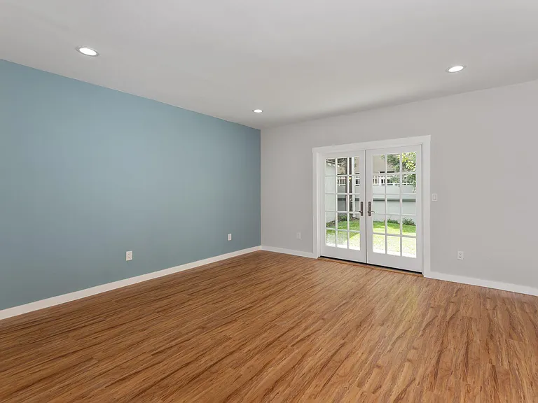 10624 Bloomfield St — Photo 19