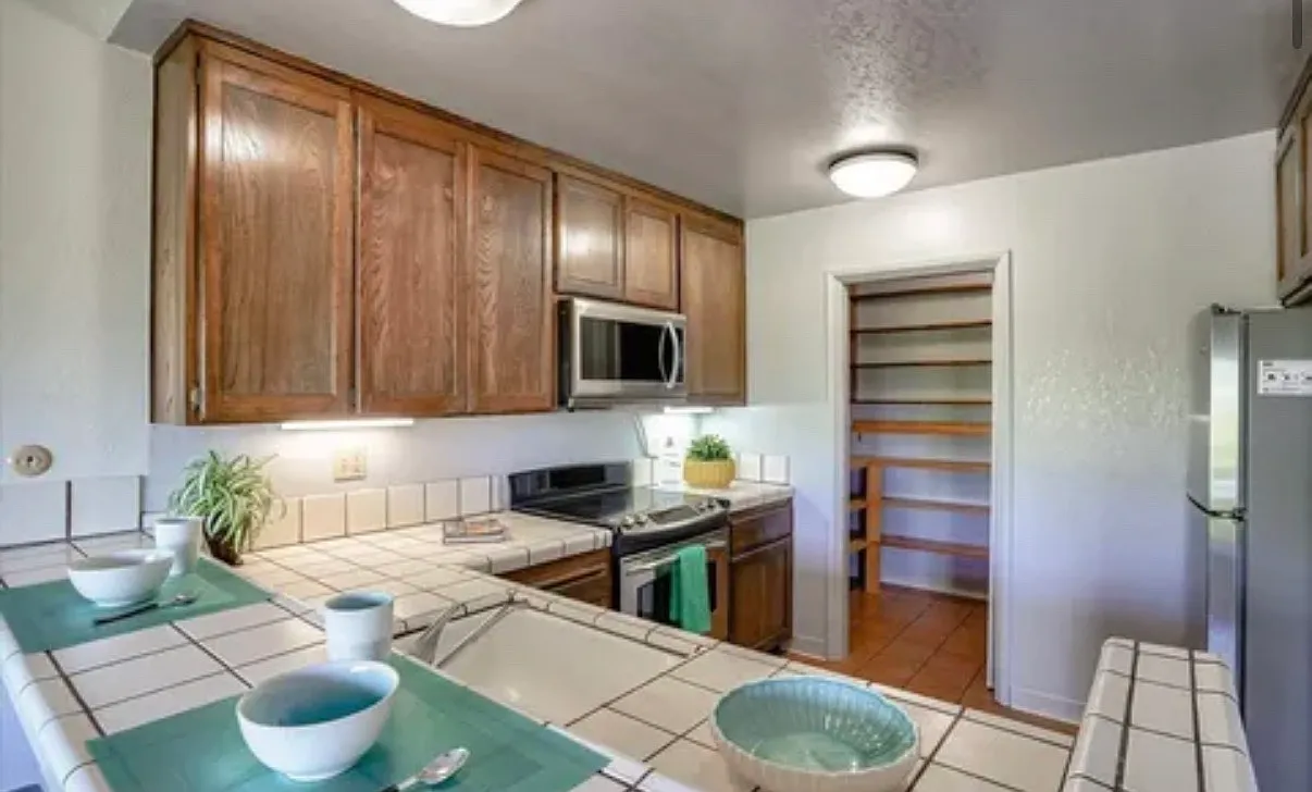 3 bed, 2.5 bath, 1526 sqft, $3,800 — Photo 3