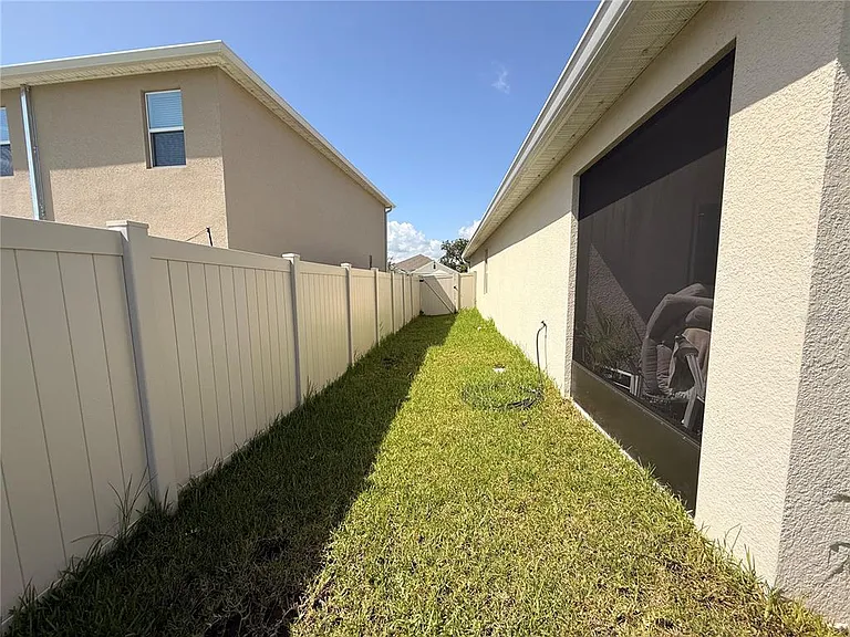 2250 Hidden Palm Dr — Photo 22