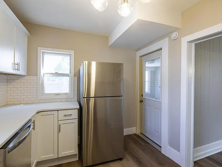 1512 Charles St — Photo 13