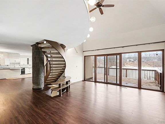 5th image of 13490 Lakebrook Dr