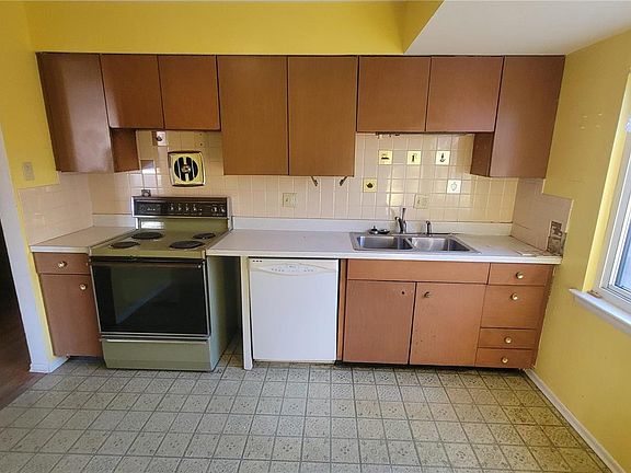 2nd image of 600 Apex Dr