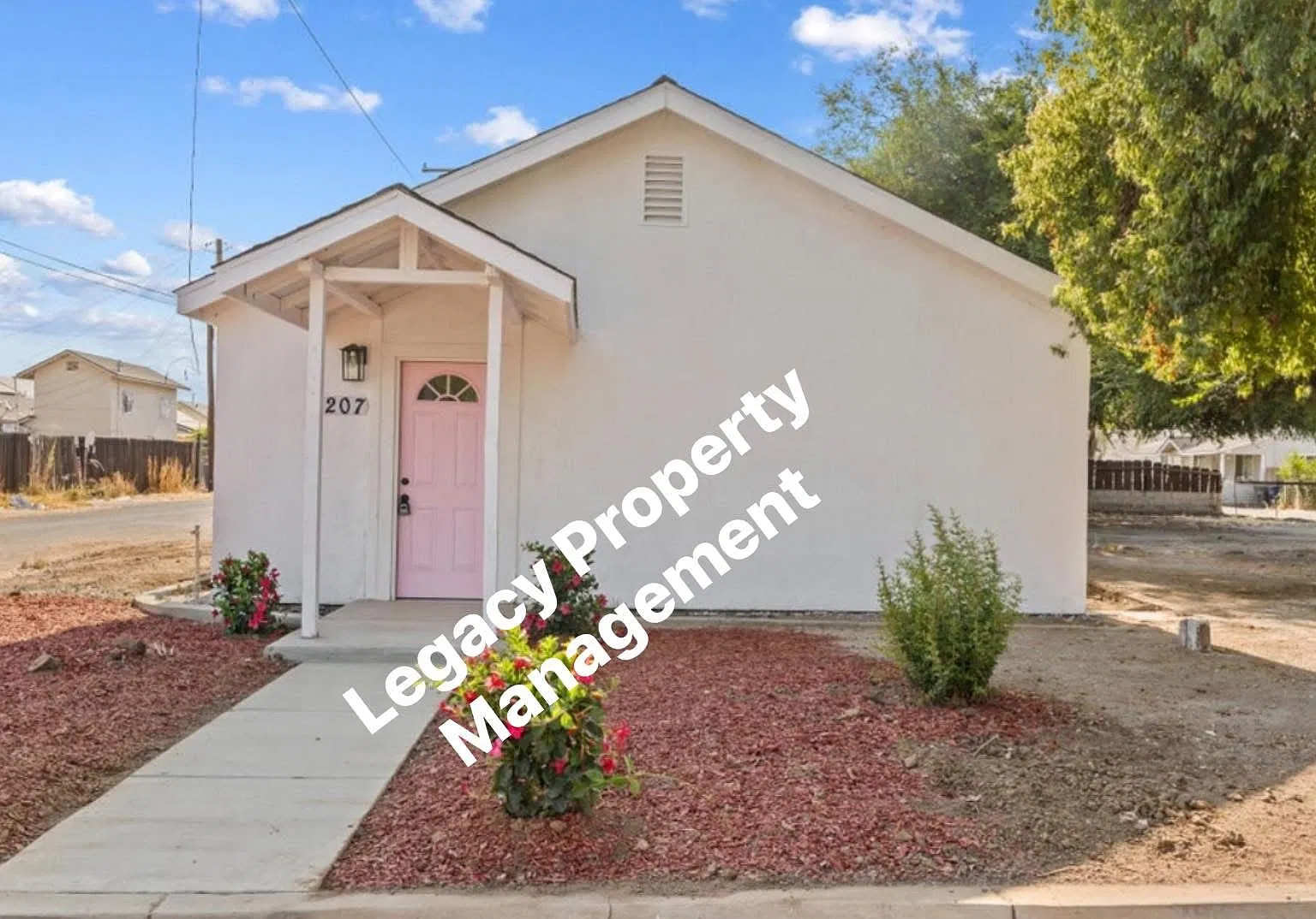 3 bed, 1400 sqft, $2,200 — Photo 2