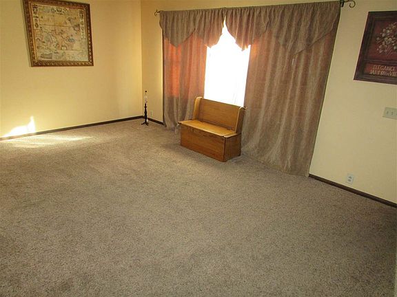 4th image of 8450 N Devonshire Woods Pl