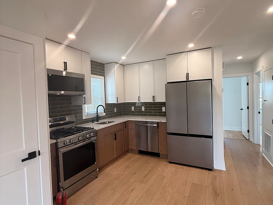 38 Isabella Ave #2